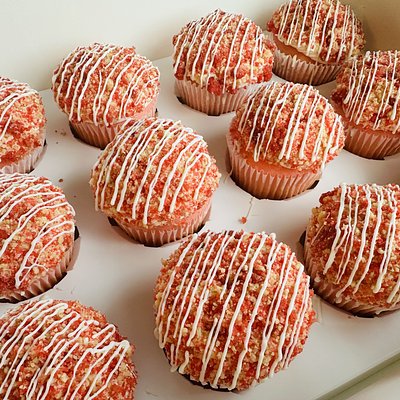Strawberry Crunch Cupcakes 
