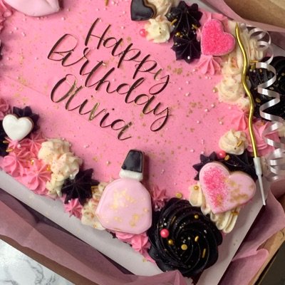Custom Full Sheet Cake ( Feeds 64-96 ) 