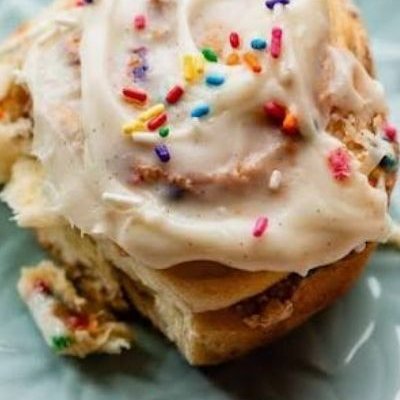 Sourdough Funfetti Cinnamon Rolls (8)