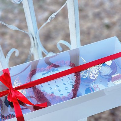 Big Bento Box With 8 Cupcakes 