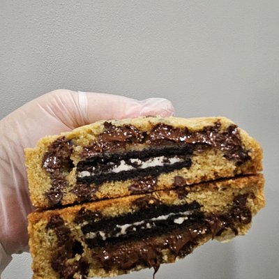 Deep Dish Chocolate Chip Oreo