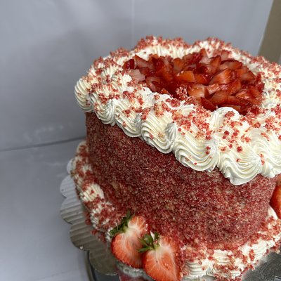 Heart Strawberry Crunch Cake 