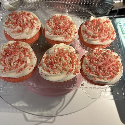 Strawberry Crunch Cupcakes 