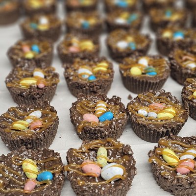 Chocolate peanut butter salted caramel bird's nest cookie 