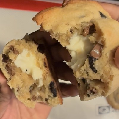 Mega Stuffed Cookies and Cream Cookies 4pk