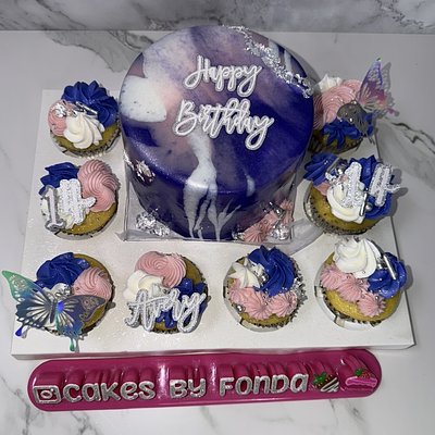 Bento Box ( Mini Cake) 6 Inch Short With 8 Cupcakes