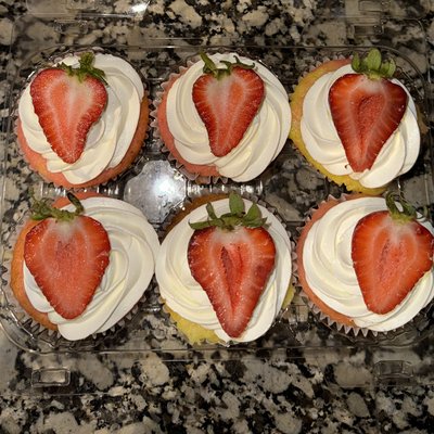 Strawberry Lemonade Cupcakes 🍓🍋
