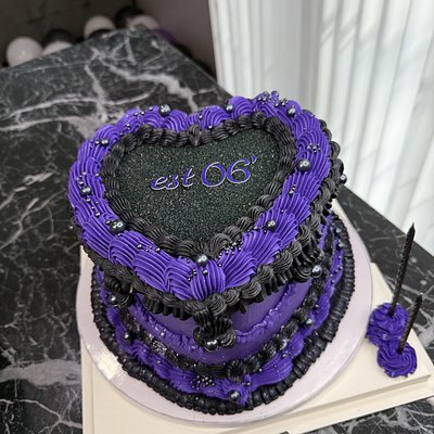 8 Inch Heart Cake 