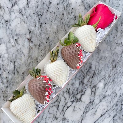 5 Strawberry Box With One Rose