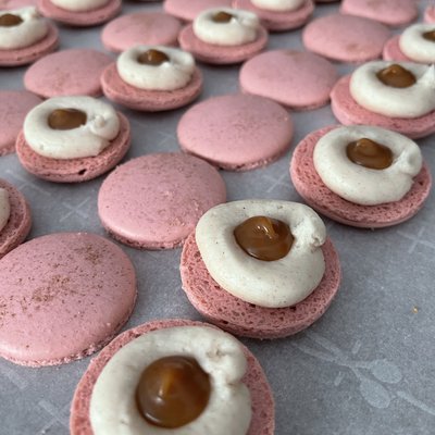 Caramel Snickerdoodle Macarons