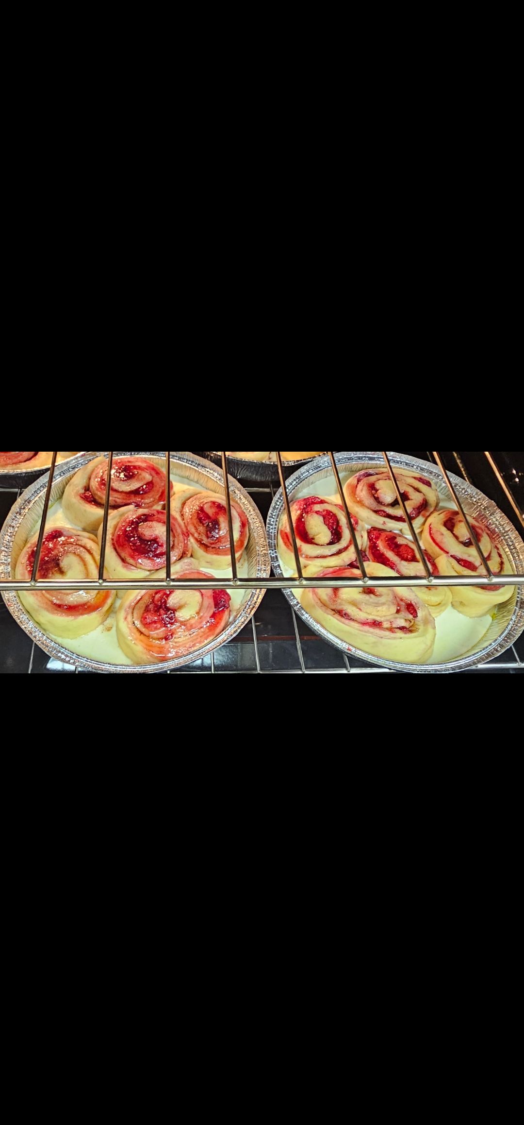 Raspberry cinnamon rolls