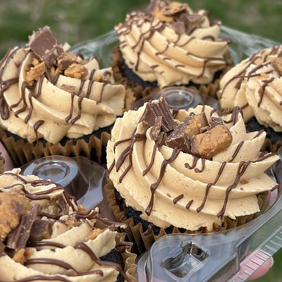 12 Reeses Lovers Cupcakes