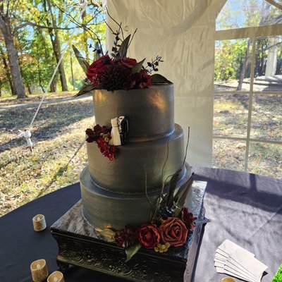 14" Black Cake Stand *Rental*