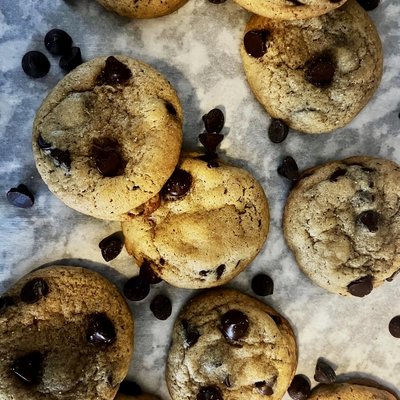 BROWN BUTTER SOURDOUGH CHOCOLATE CHIP COOKIES