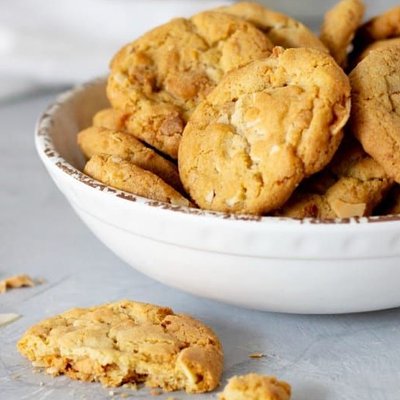 White Chocolate Almond Cookies