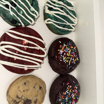 ⭐️Dozen Cookies 