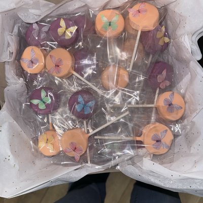 12 Vanilla Cake Pops 