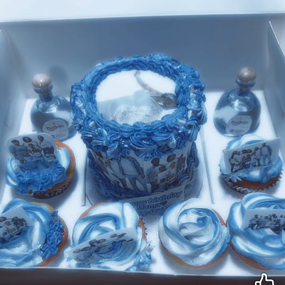 4 Inch Round Bento Box W 8 Cupcakes
