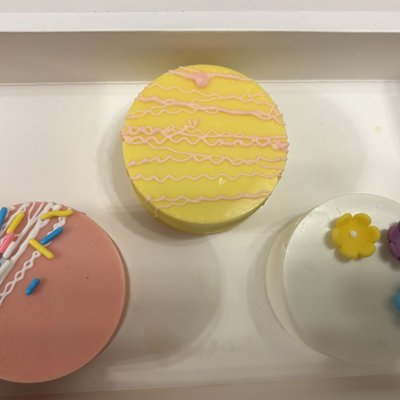 Individual Cake Pucks