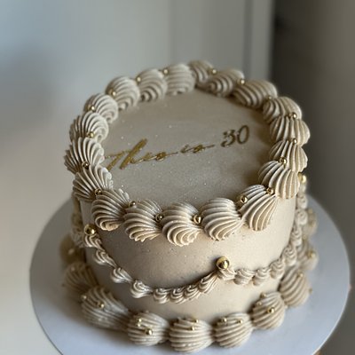 5” Classic Round Cake (Serves Up To 8)